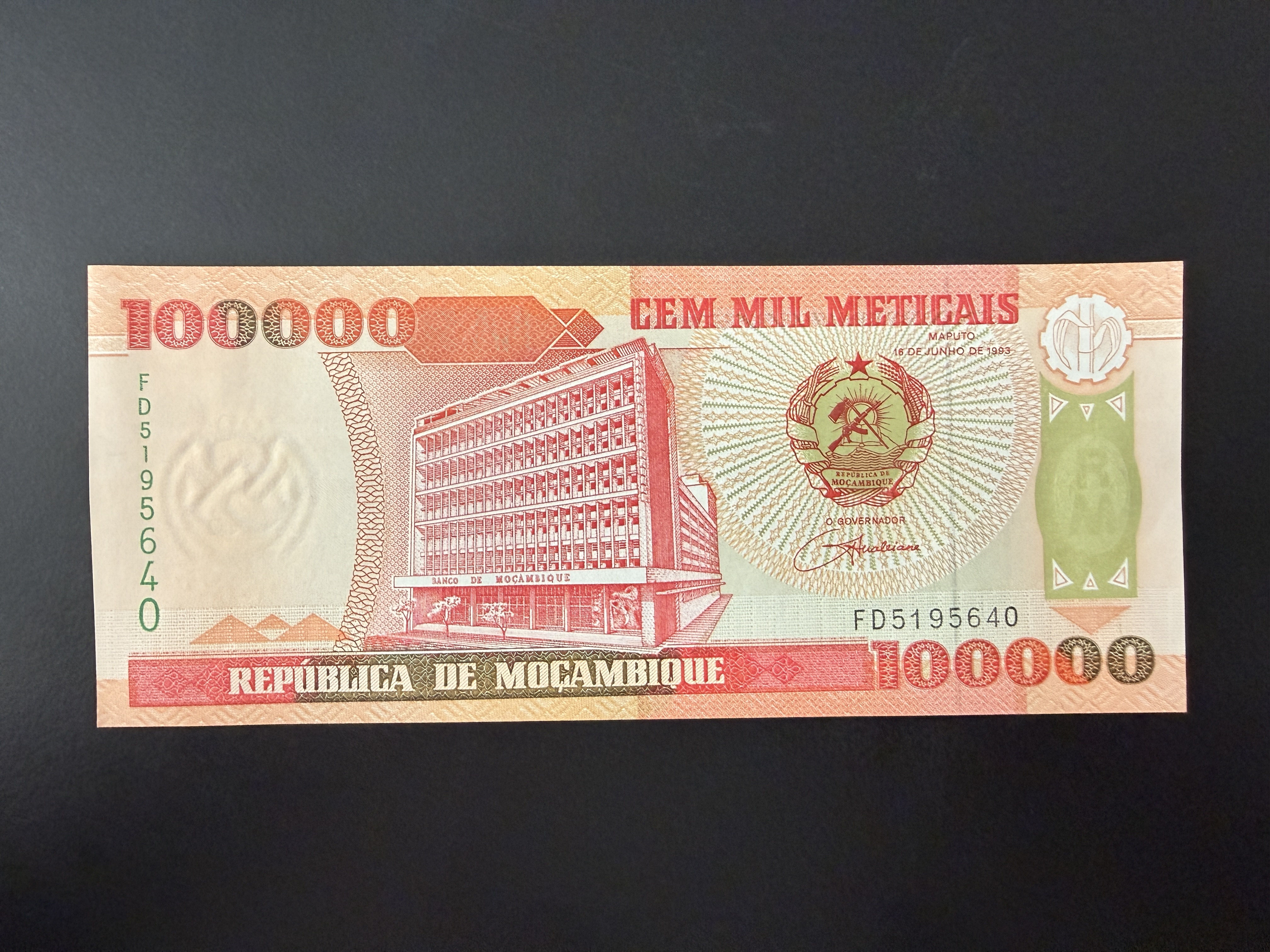 MOZAMBIQUE 100000 Meticais 16.6.1993 (P.139) UNC