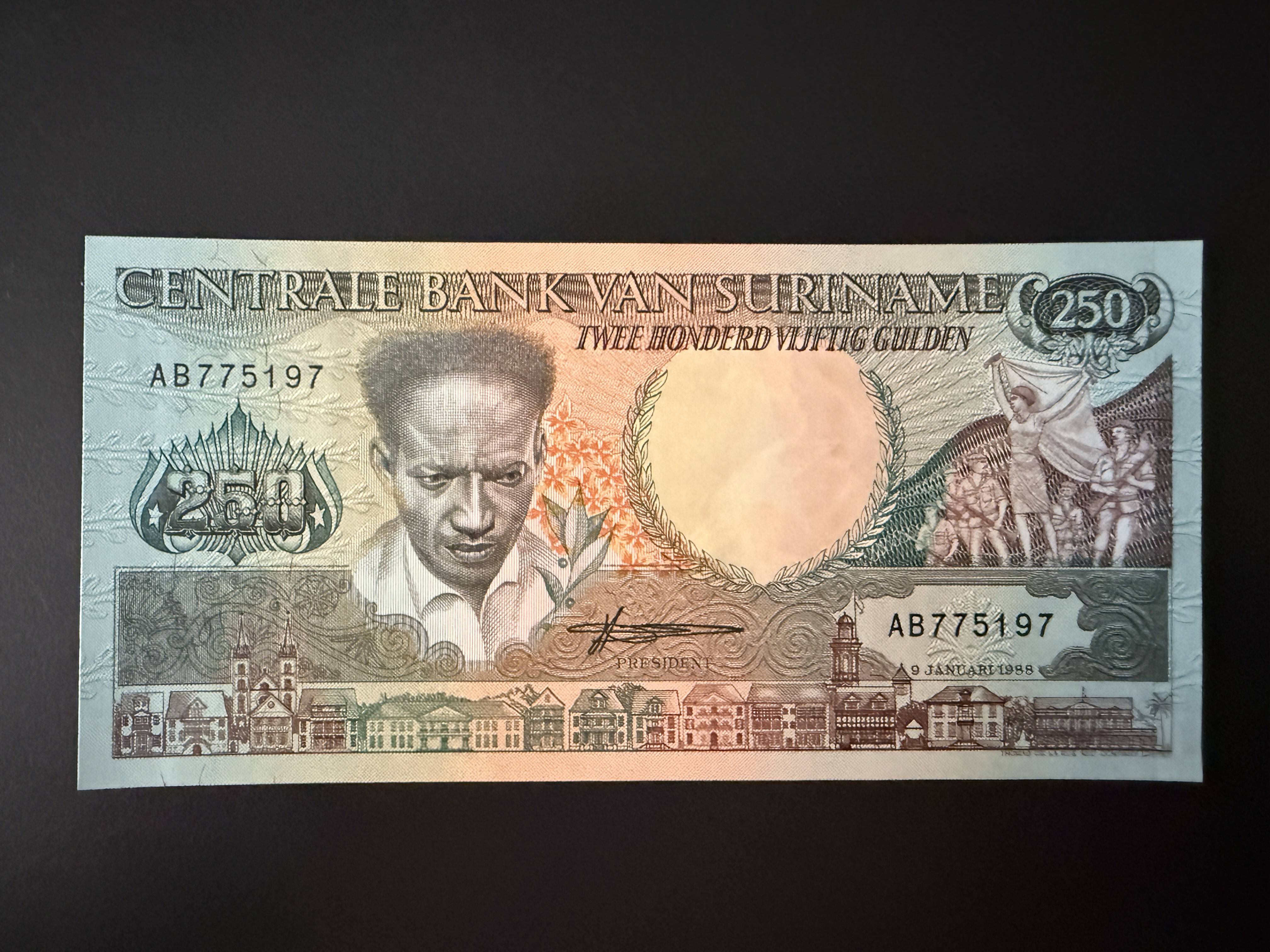 SURINAME 250 Gulden 9.1.1988 (P.134) UNC