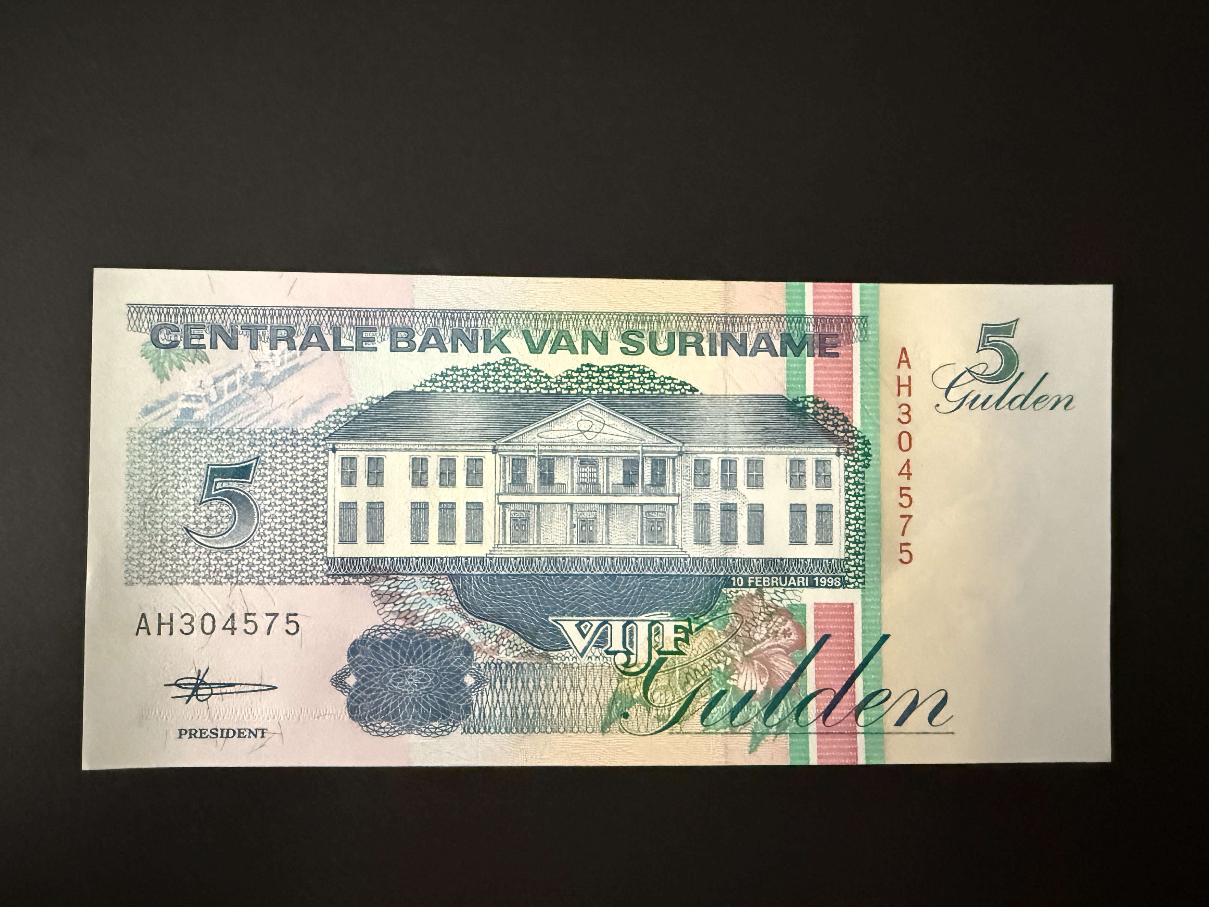 SURINAME 5 Gulden 10.2.1998 (P.136) UNC